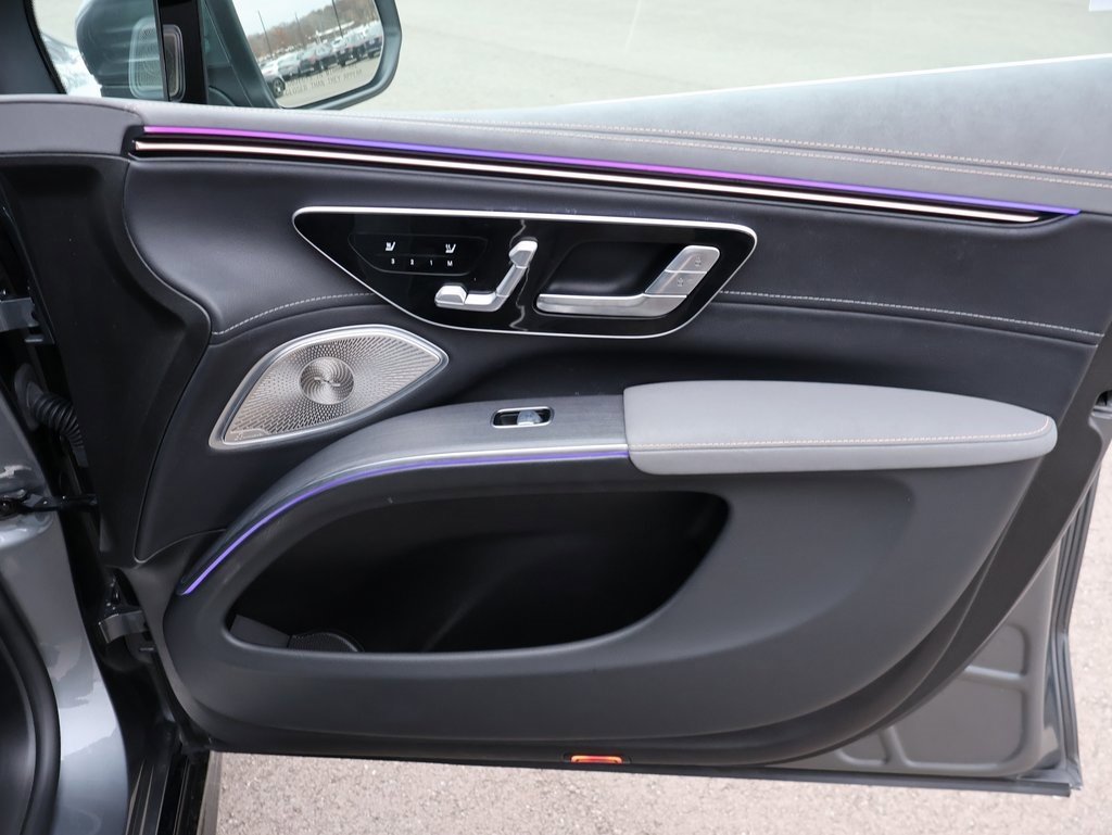 Used 2023 Mercedes-Benz EQS 580 4MATIC SUV image 13