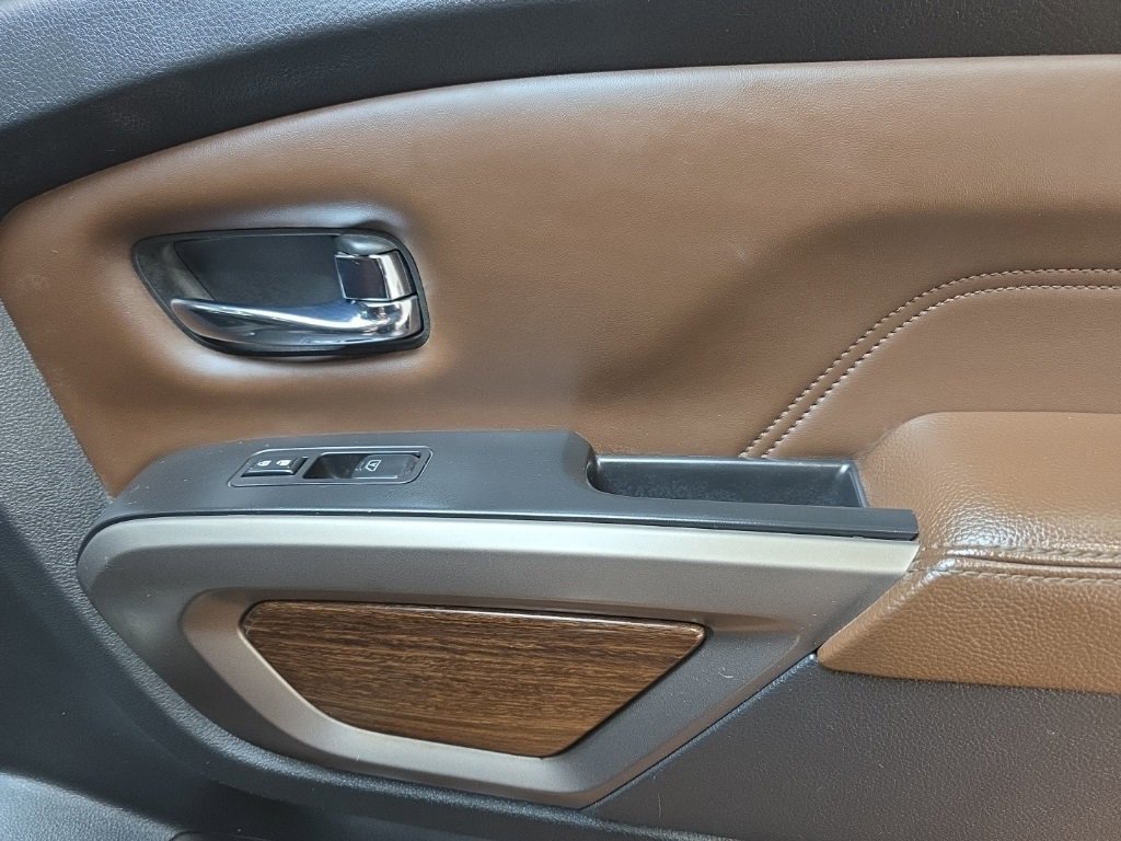 Used 2021 Nissan Titan Platinum Reserve w/ Moonroof Package image 15