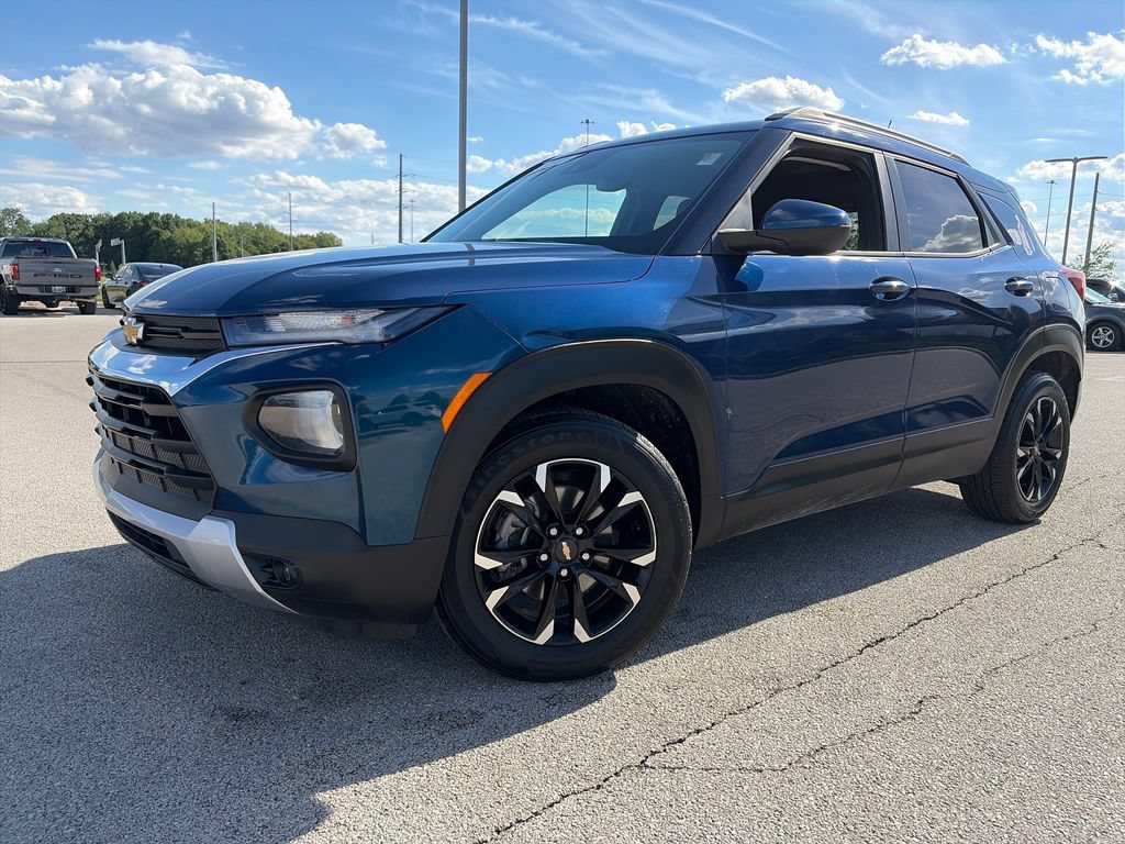 Used 2021 Chevrolet TrailBlazer LT w/ Premium Seating Package FWD image 3