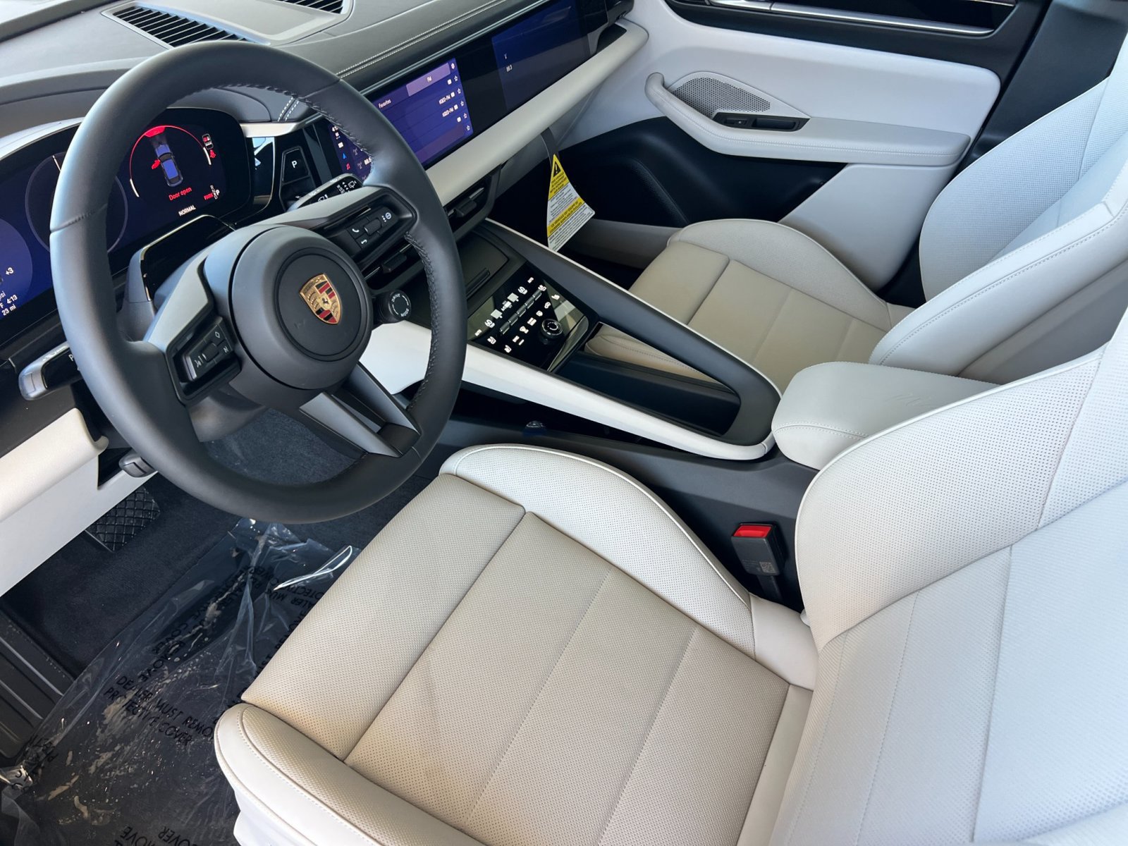 New 2026 Porsche Macan Electric RWD image 4