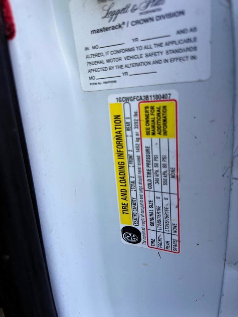 Used 2011 Chevrolet Express 2500 RWD image 24