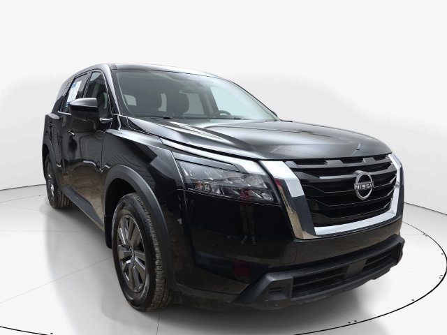 Used 2025 Nissan Pathfinder S FWD image 3