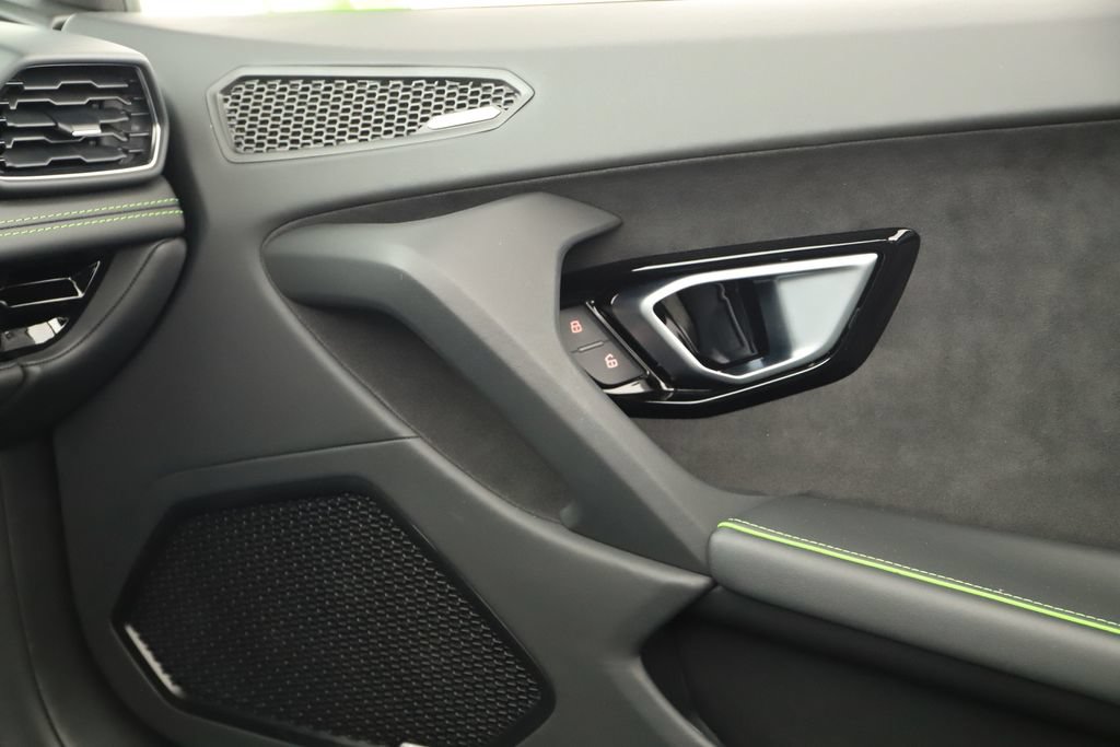 Used 2022 Lamborghini Huracan EVO RWD image 28