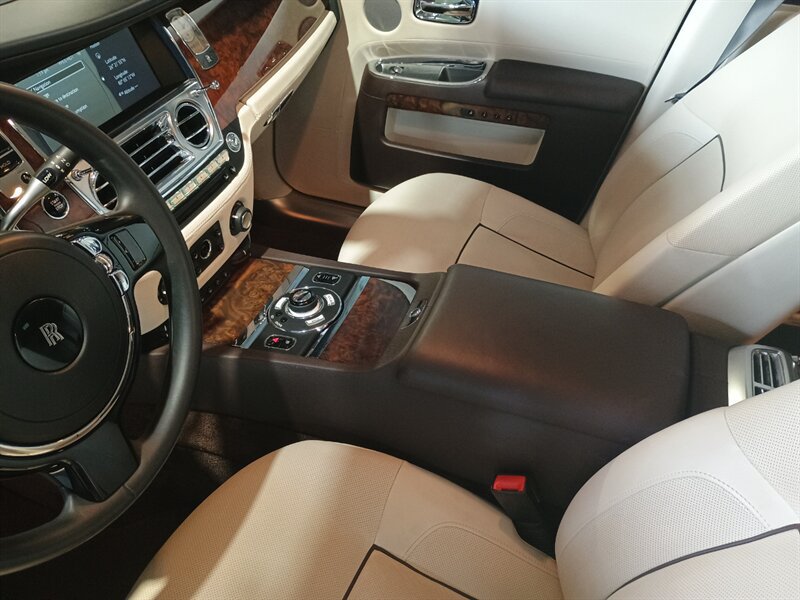 Used 2013 Rolls-Royce Ghost RWD image 23