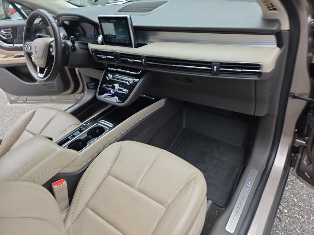 Used 2020 Lincoln Corsair FWD w/ Premium Package image 13