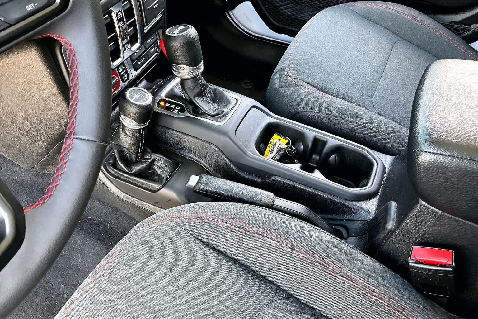 Used 2025 Jeep Wrangler Unlimited Rubicon AWD/4WD image 17