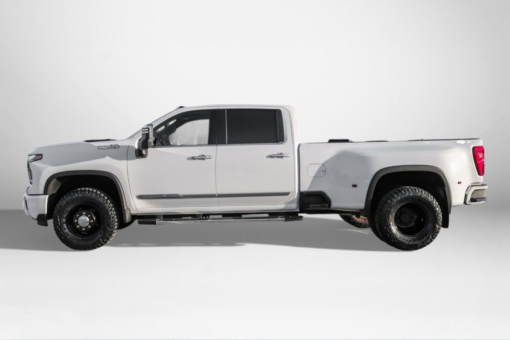 Used 2024 Chevrolet Silverado 3500 High Country w/ High Country Premium Package AWD/4WD image 8