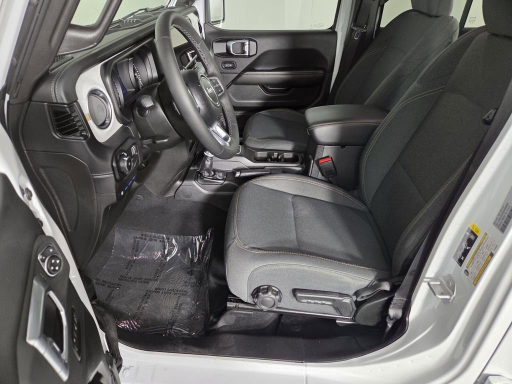 Certified 2025 Jeep Wrangler Sahara image 13