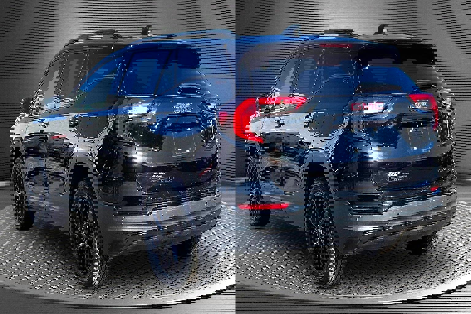 Used 2024 GMC Terrain SLT w/ Infotainment Package II image 4