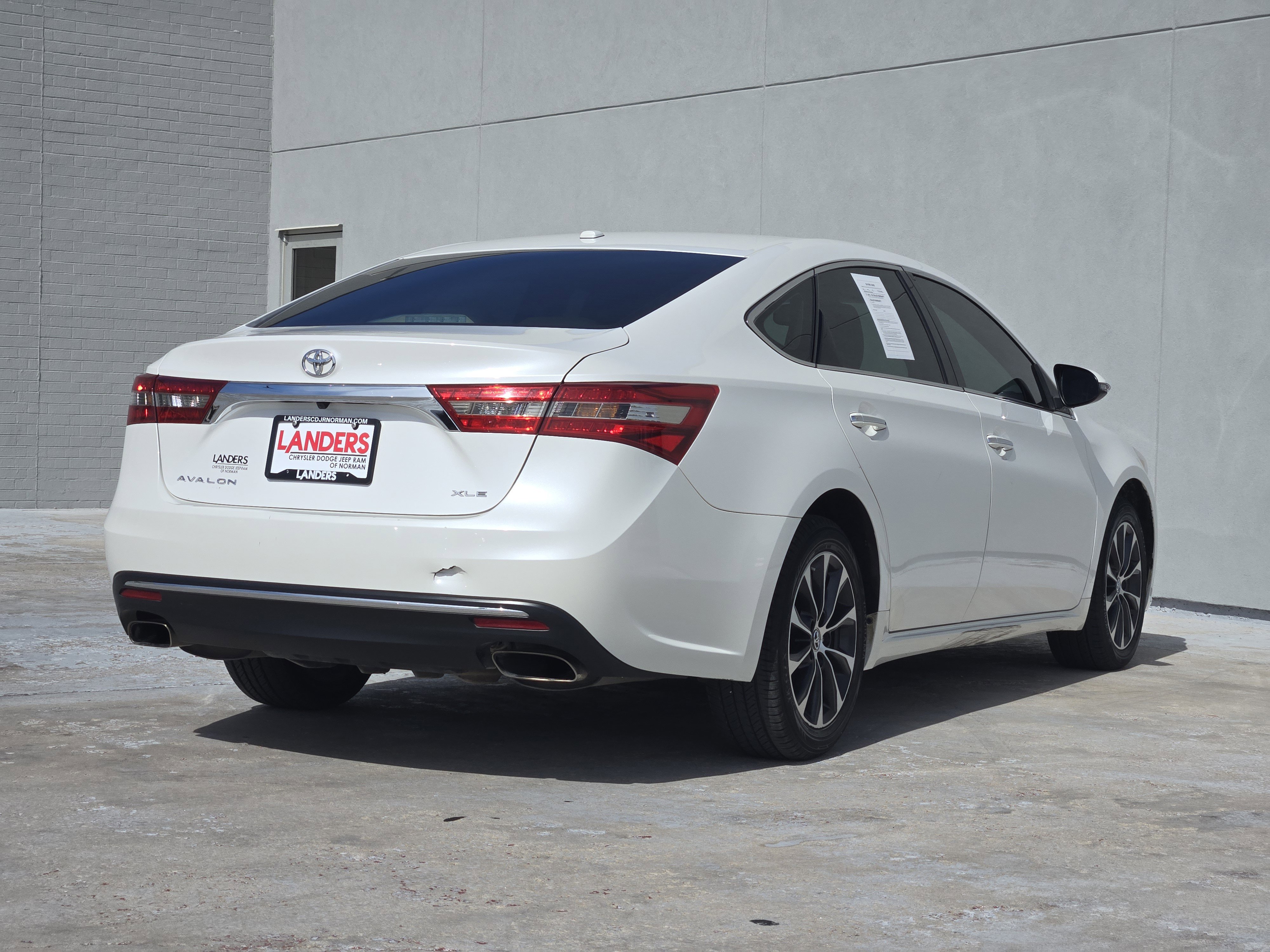 Used 2018 Toyota Avalon XLE Premium FWD image 7