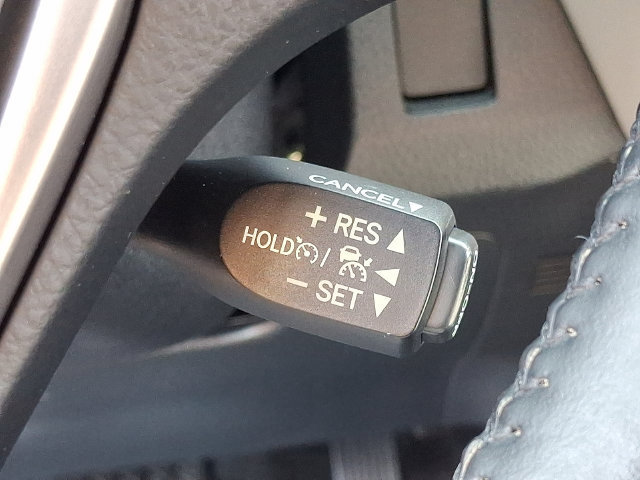Used 2018 Toyota RAV4 XLE AWD/4WD image 24