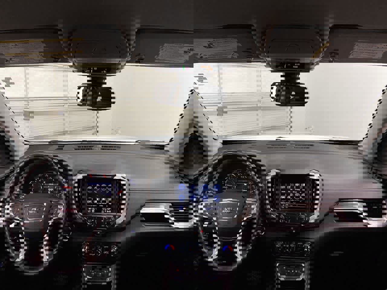 Used 2024 GMC Terrain SLT image 12