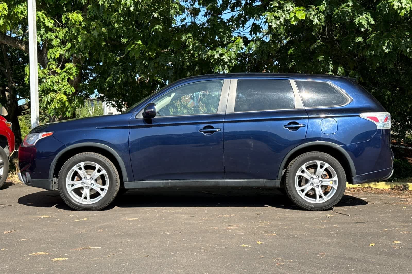 Used 2015 Mitsubishi Outlander SE AWD/4WD image 5