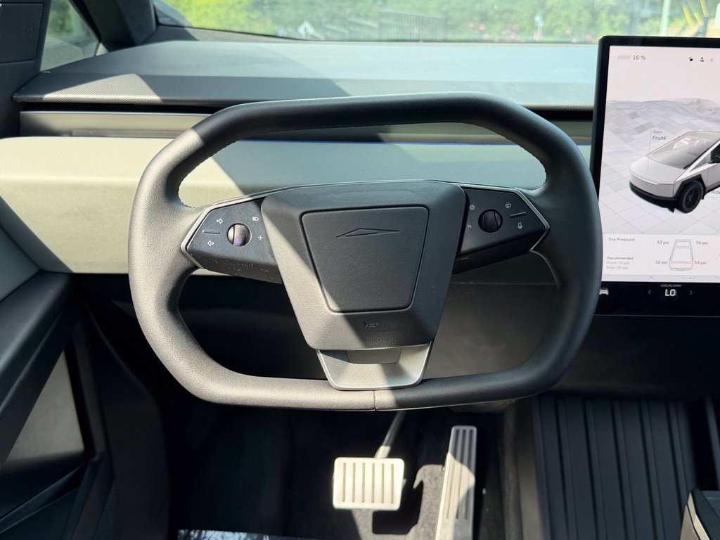 Used 2025 Tesla Cybertruck AWD Crew Cab image 42