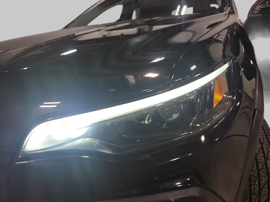 Used 2019 Jeep Cherokee Trailhawk w/ Cold Weather Group AWD/4WD image 33