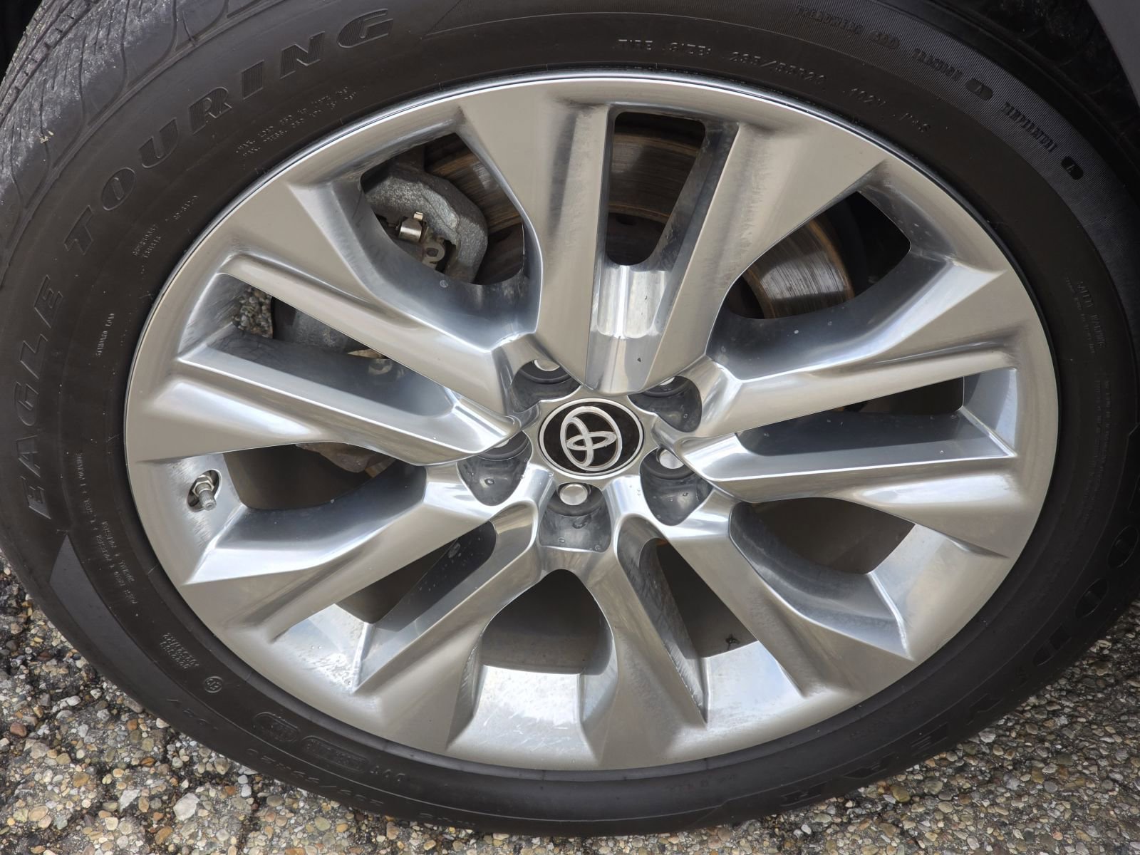 Used 2023 Toyota Highlander L image 34