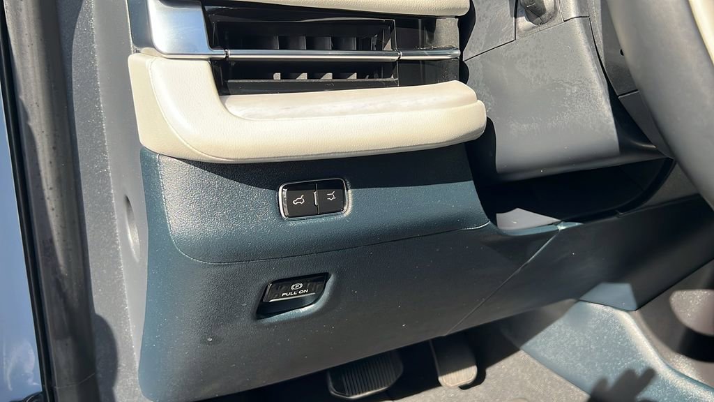 Certified 2025 Lincoln Navigator Reserve image 16