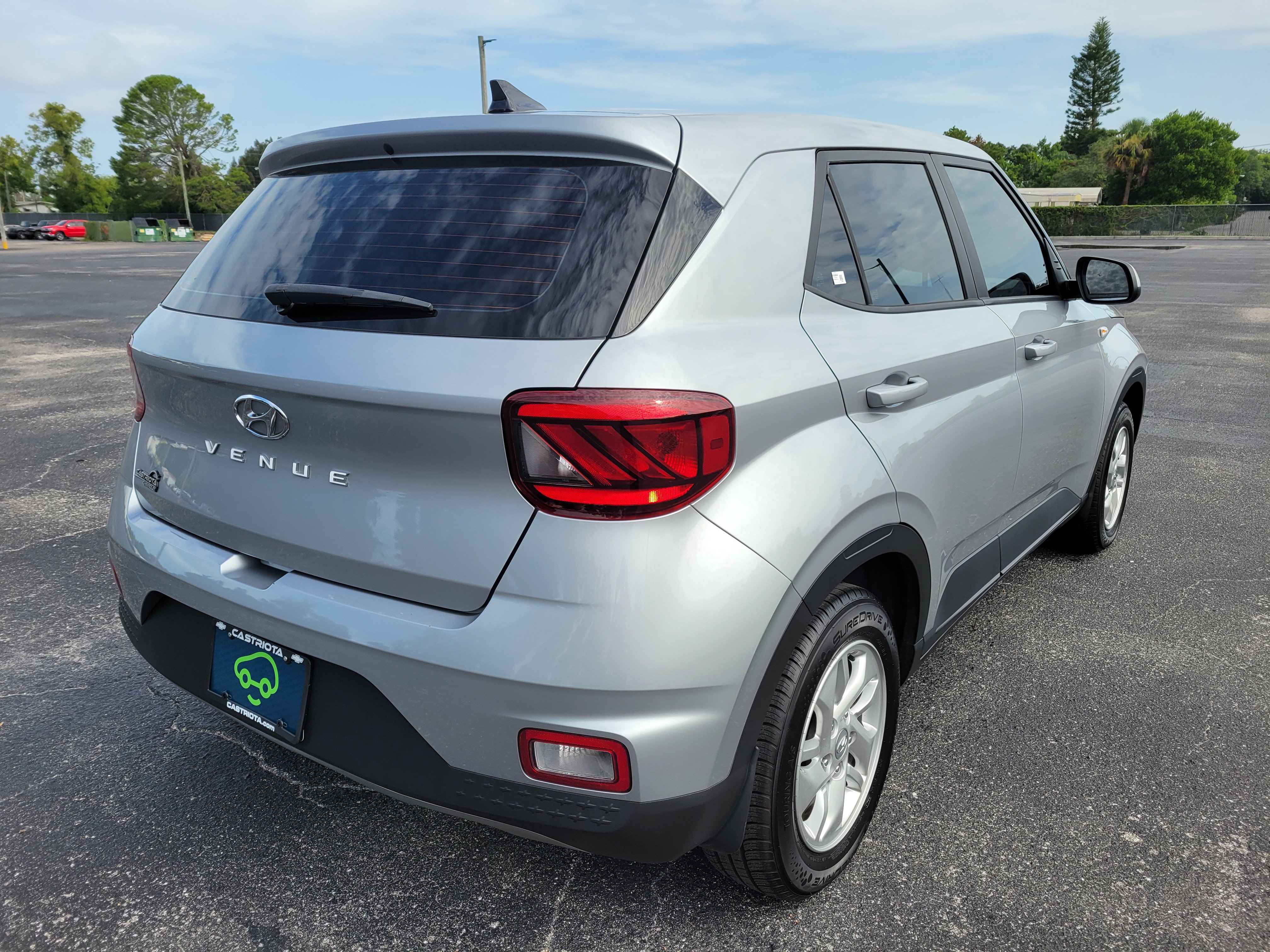 Used 2021 Hyundai Venue SE FWD image 5