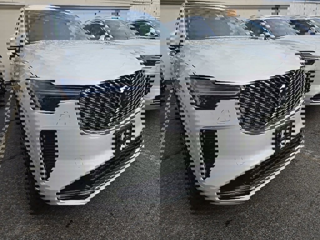 New 2025 Volvo XC90 T8 Ultra image 3
