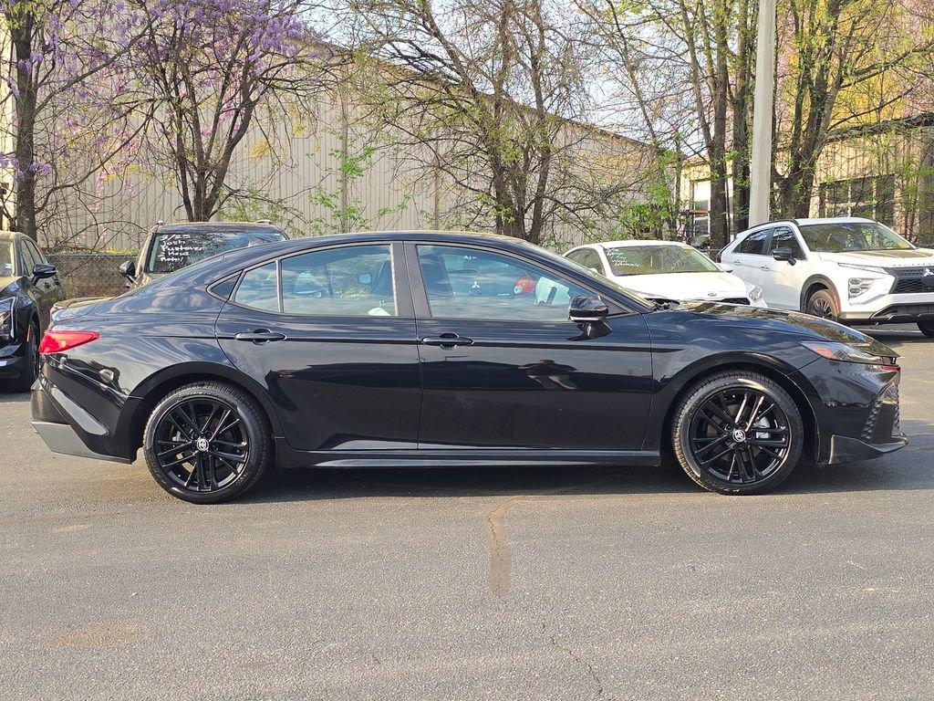 Used 2025 Toyota Camry SE w/ Convenience Package image 2