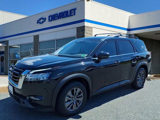 Used 2022 Nissan Pathfinder SV image 1