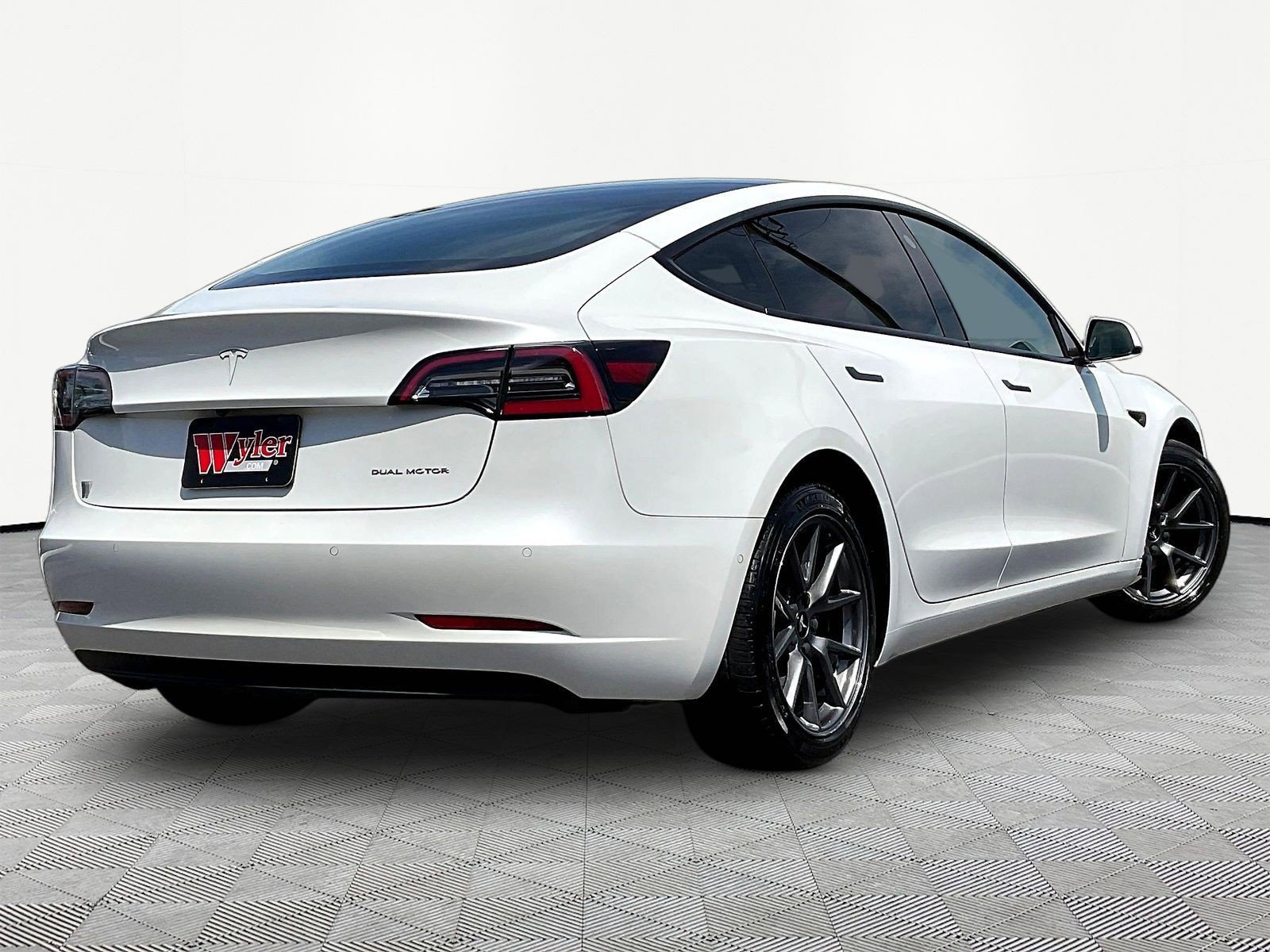 Used 2022 Tesla Model 3 Long Range AWD/4WD image 6