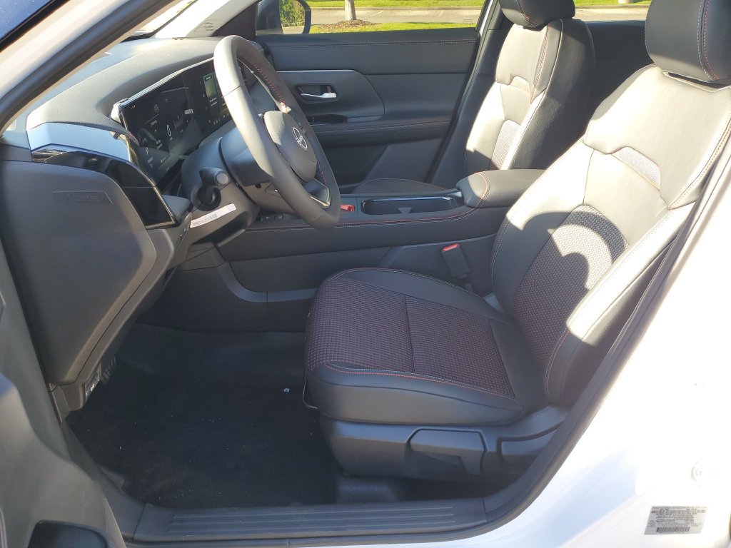 New 2027 Nissan Kicks SR w/ Cold Weather Package FWD image 20