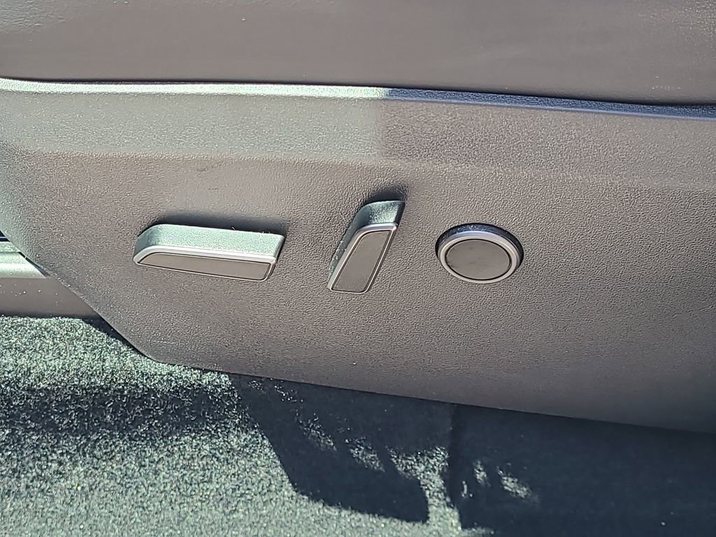 Used 2023 Tesla Model Y Long Range AWD/4WD image 32