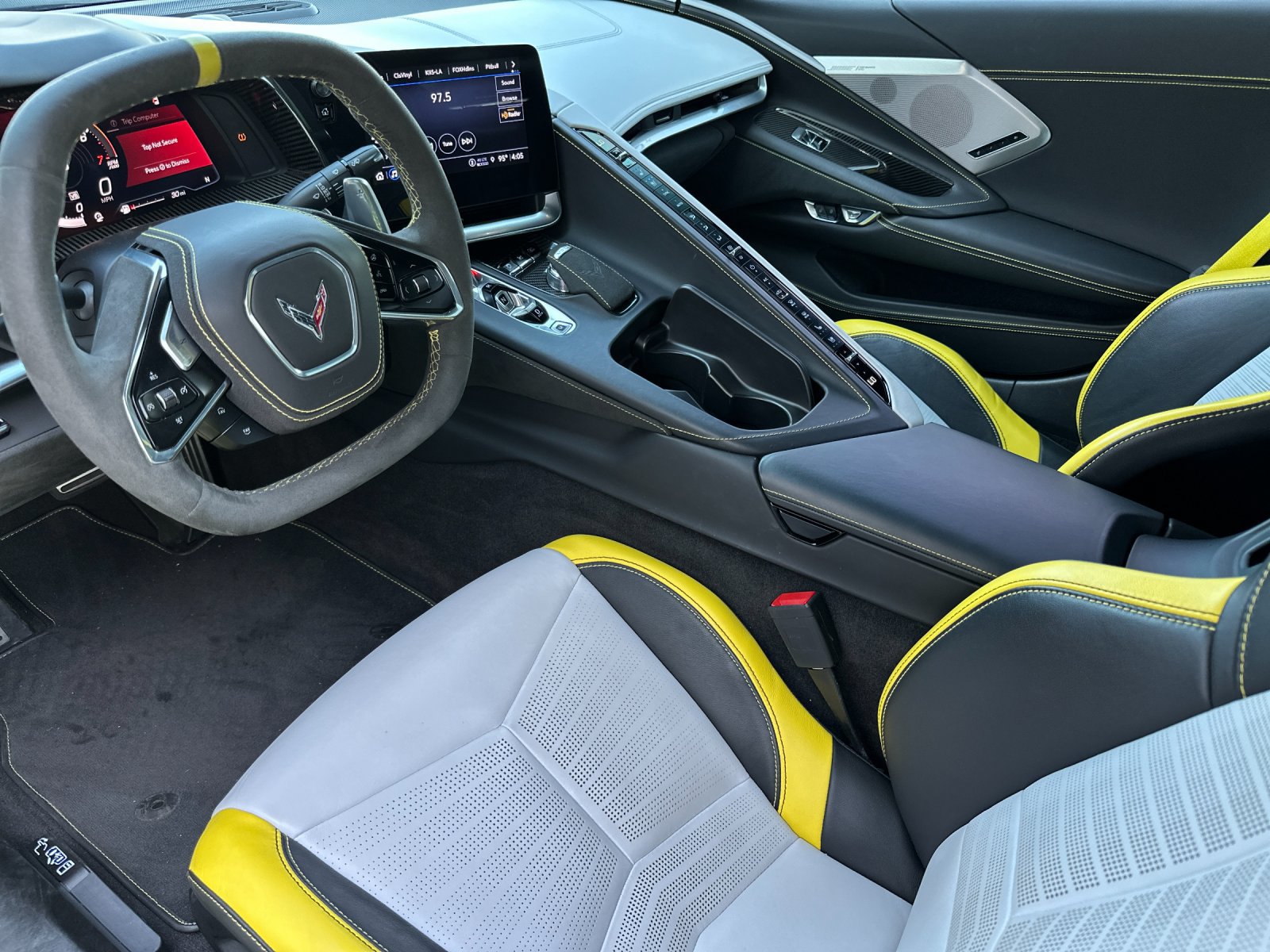 Used 2022 Chevrolet Corvette Stingray Premium Conv w/ Z51 Performance Package RWD image 10