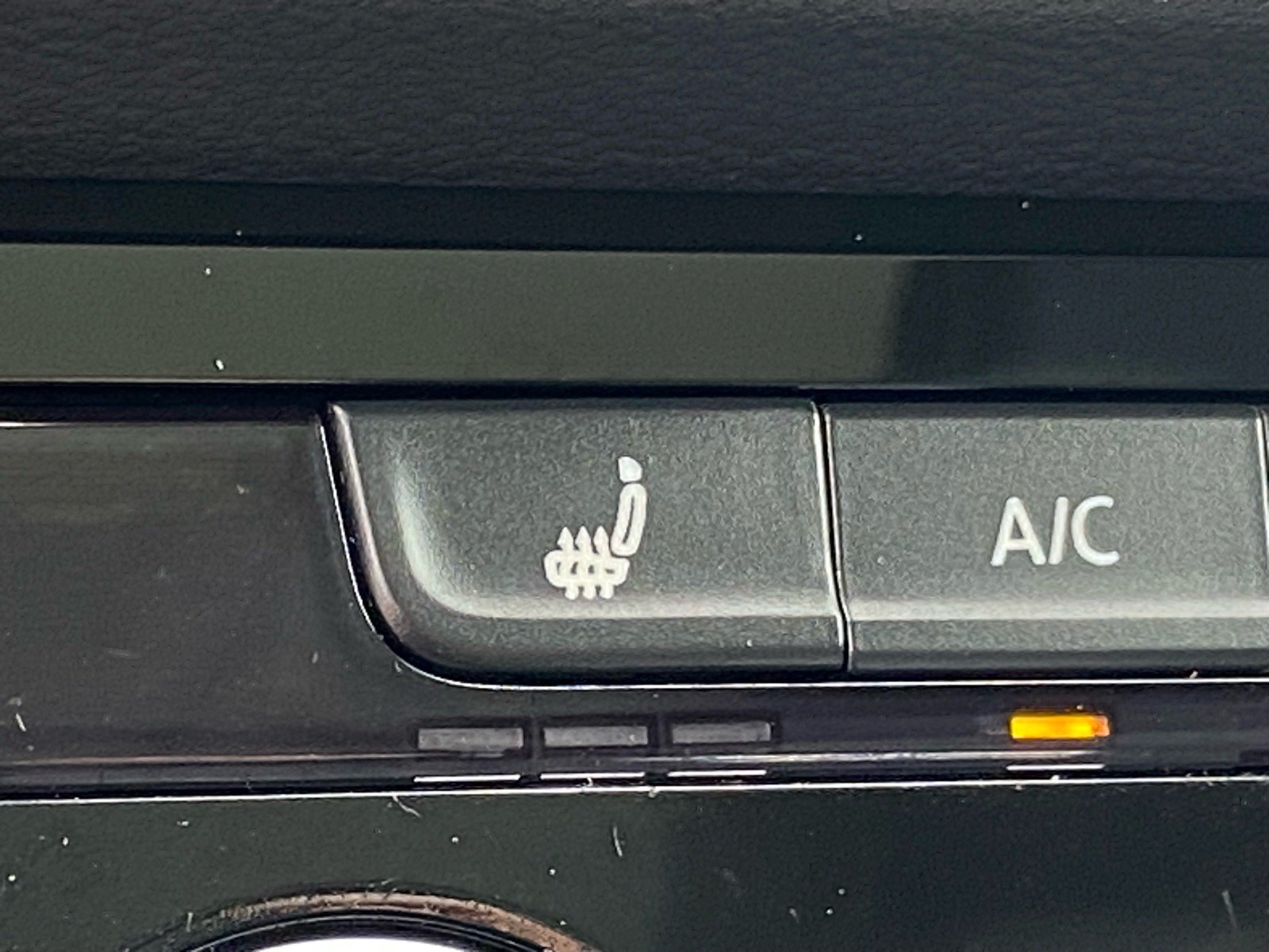 Certified 2023 Volkswagen Taos SE AWD/4WD image 14