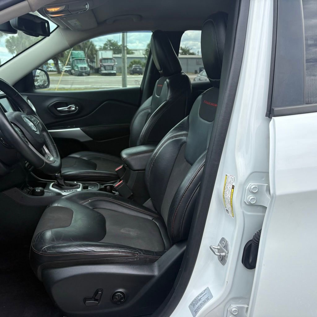 Used 2017 Jeep Cherokee Trailhawk w/ Comfort/Convenience Group AWD/4WD image 9