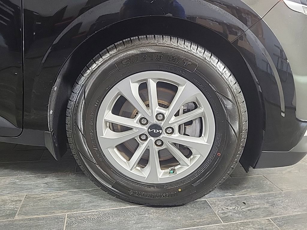 Used 2022 Kia Carnival LX image 6