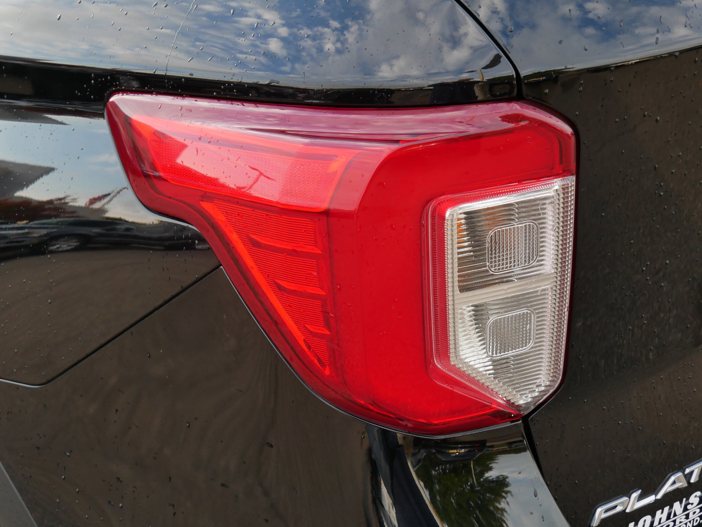 Certified 2022 Ford Explorer Platinum w/ Equipment Group 601A image 18