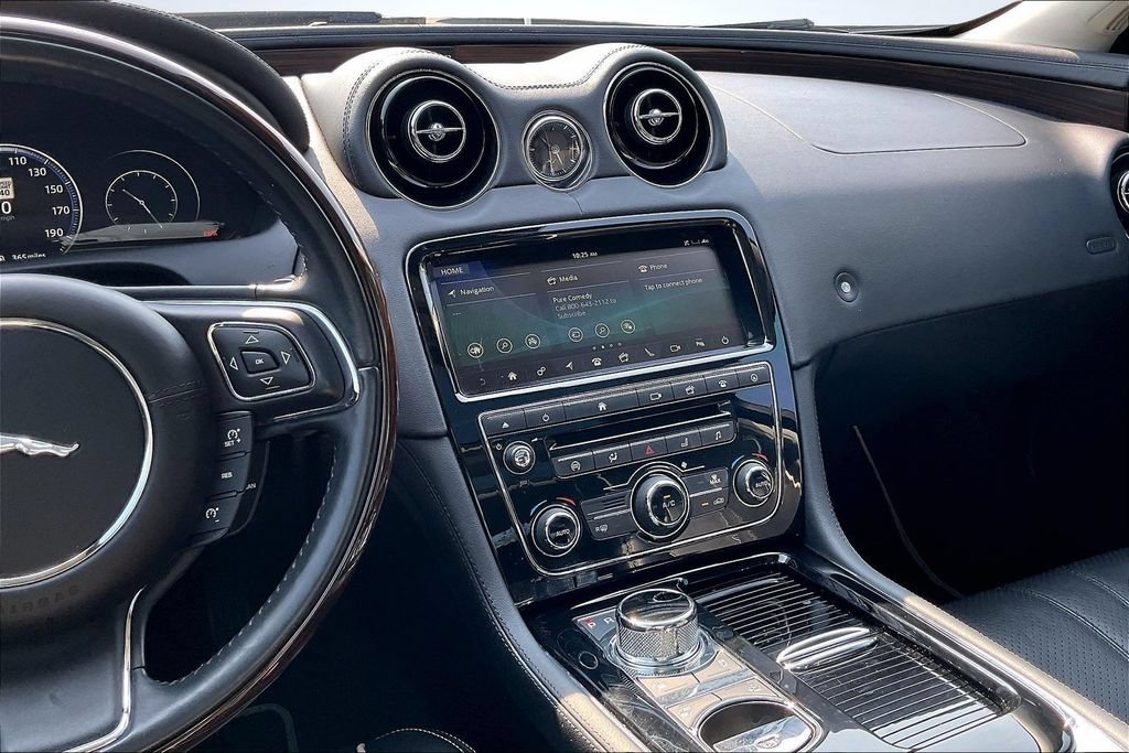 Used 2018 Jaguar XJ R-Sport RWD image 11