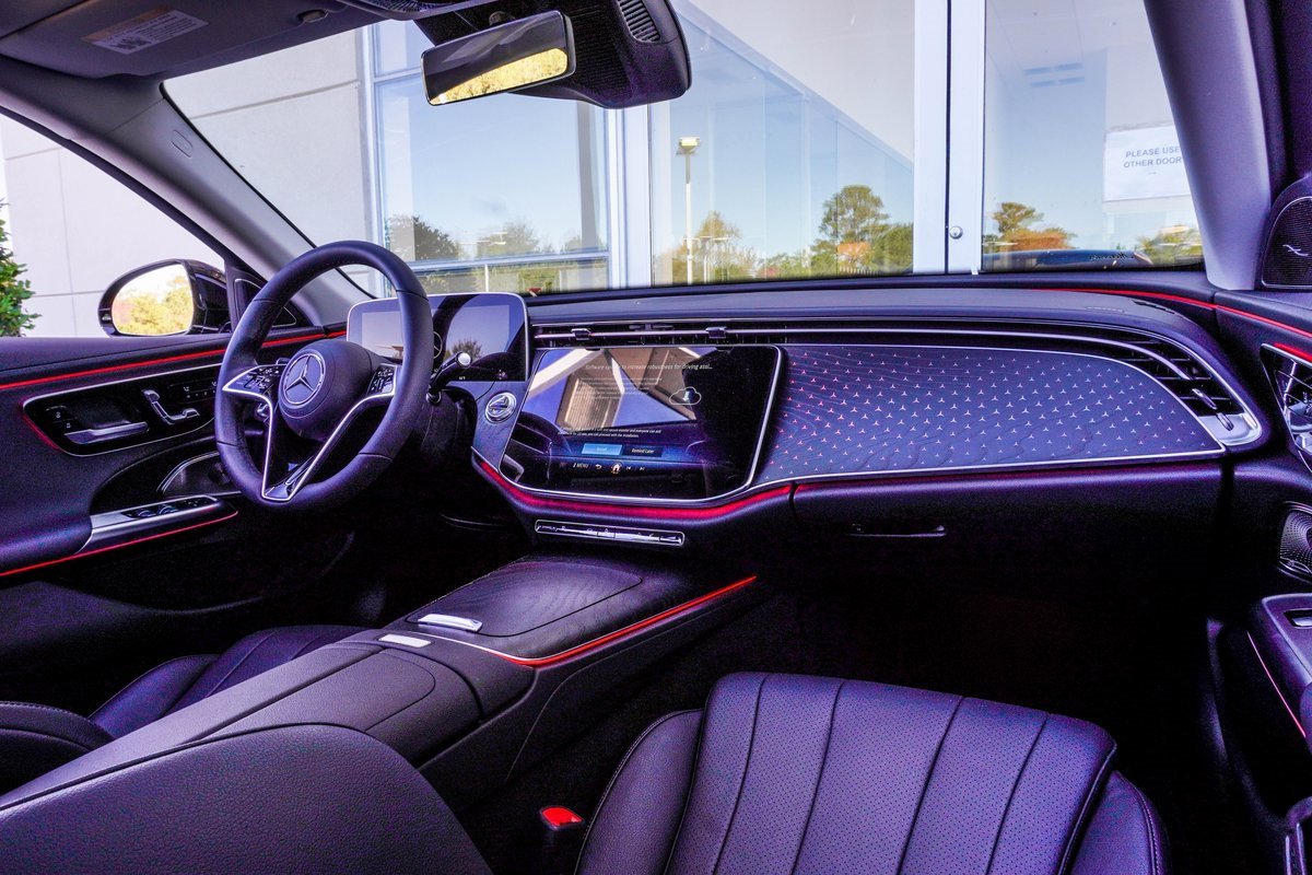 Used 2024 Mercedes-Benz E 350 4MATIC Sedan image 16