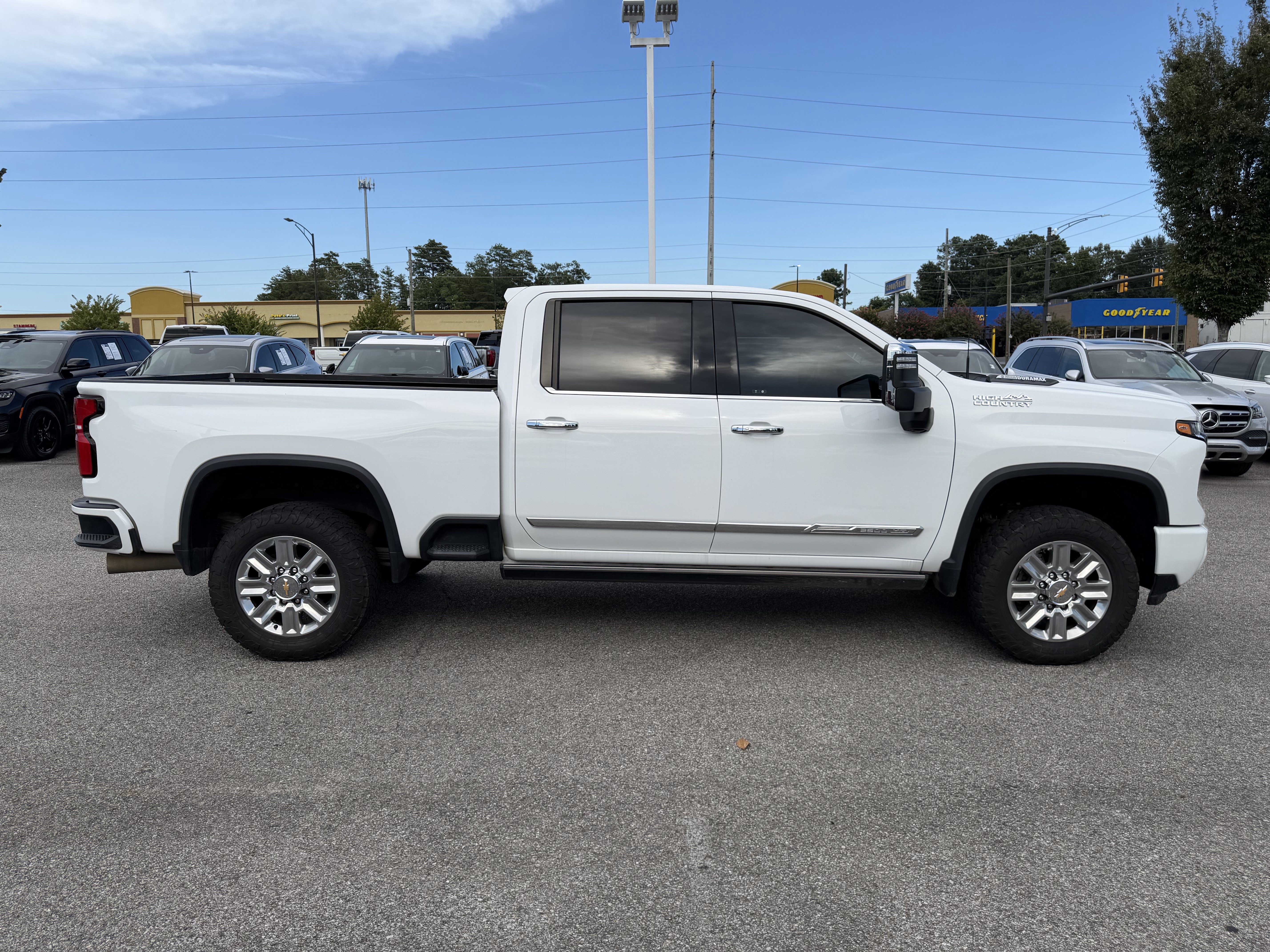 Used 2024 Chevrolet Silverado 2500 High Country w/ High Country Premium Package AWD/4WD image 11