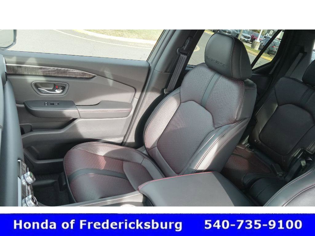 Certified 2025 Honda Pilot Black Edition image 28