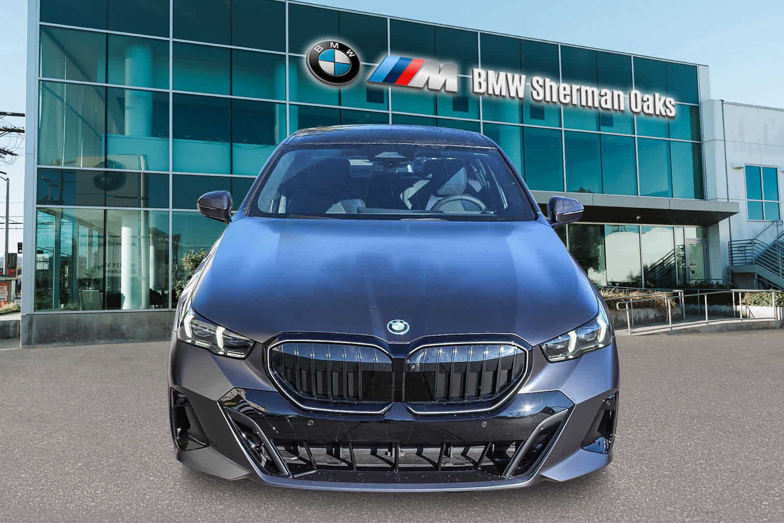 New 2026 BMW 550e xDrive w/ Executive Package image 2