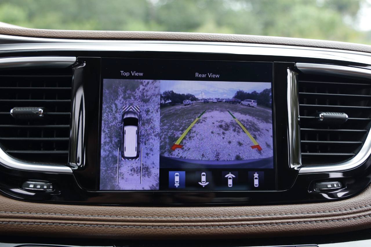 Used 2017 Chrysler Pacifica Limited w/ Advanced Safetytec Group FWD image 36
