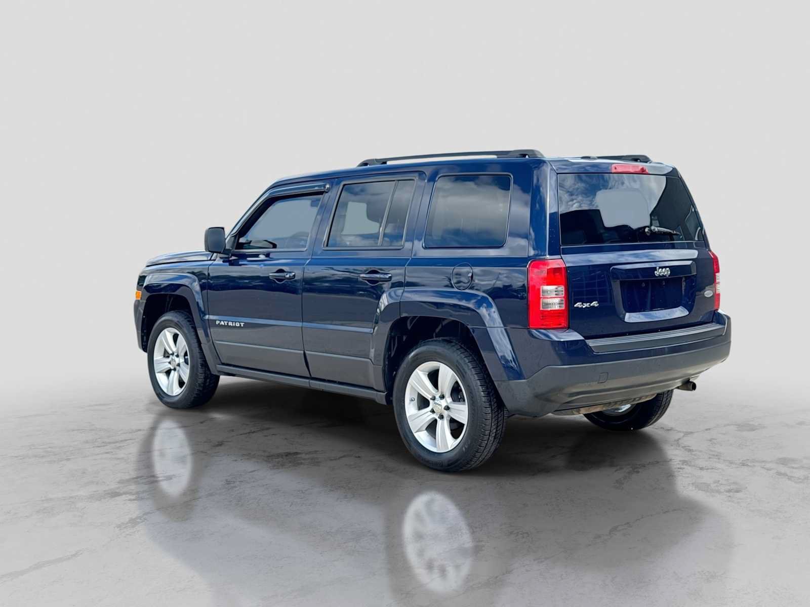 Used 2015 Jeep Patriot Latitude AWD/4WD image 4
