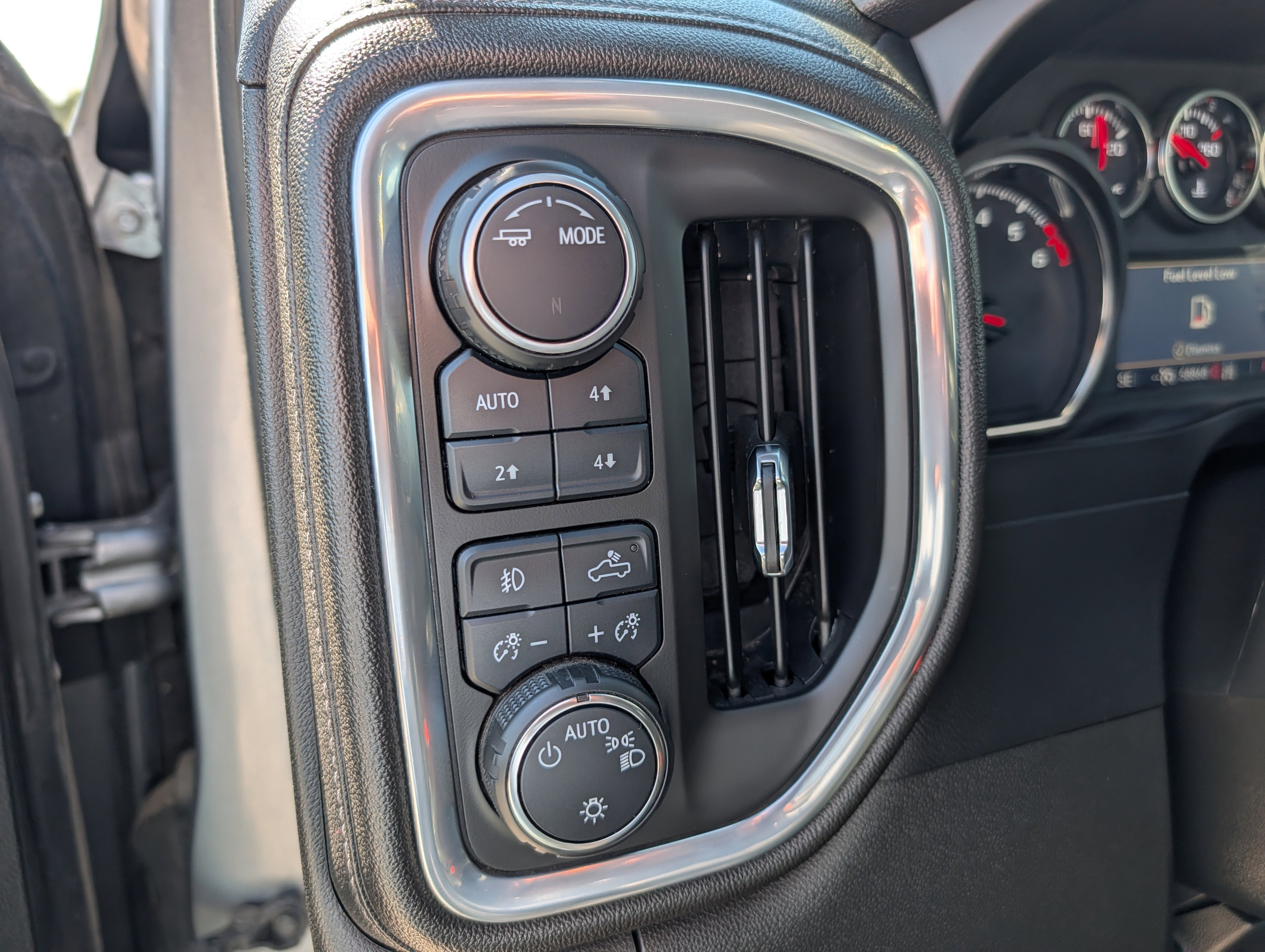 Used 2022 Chevrolet Silverado 1500 RST AWD/4WD image 24