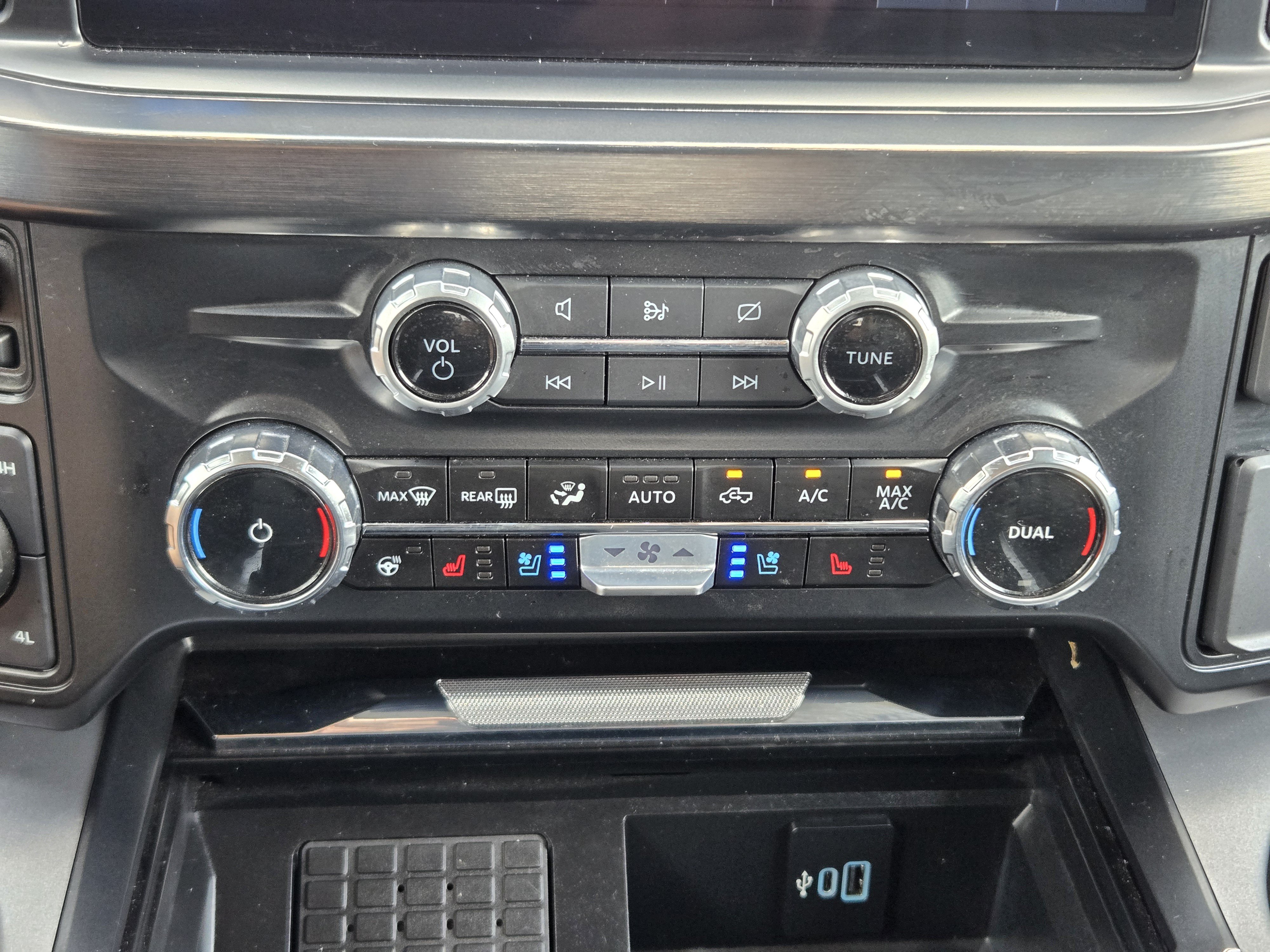Certified 2024 Ford F250 Lariat w/ FX4 Off-Road Package AWD/4WD image 14