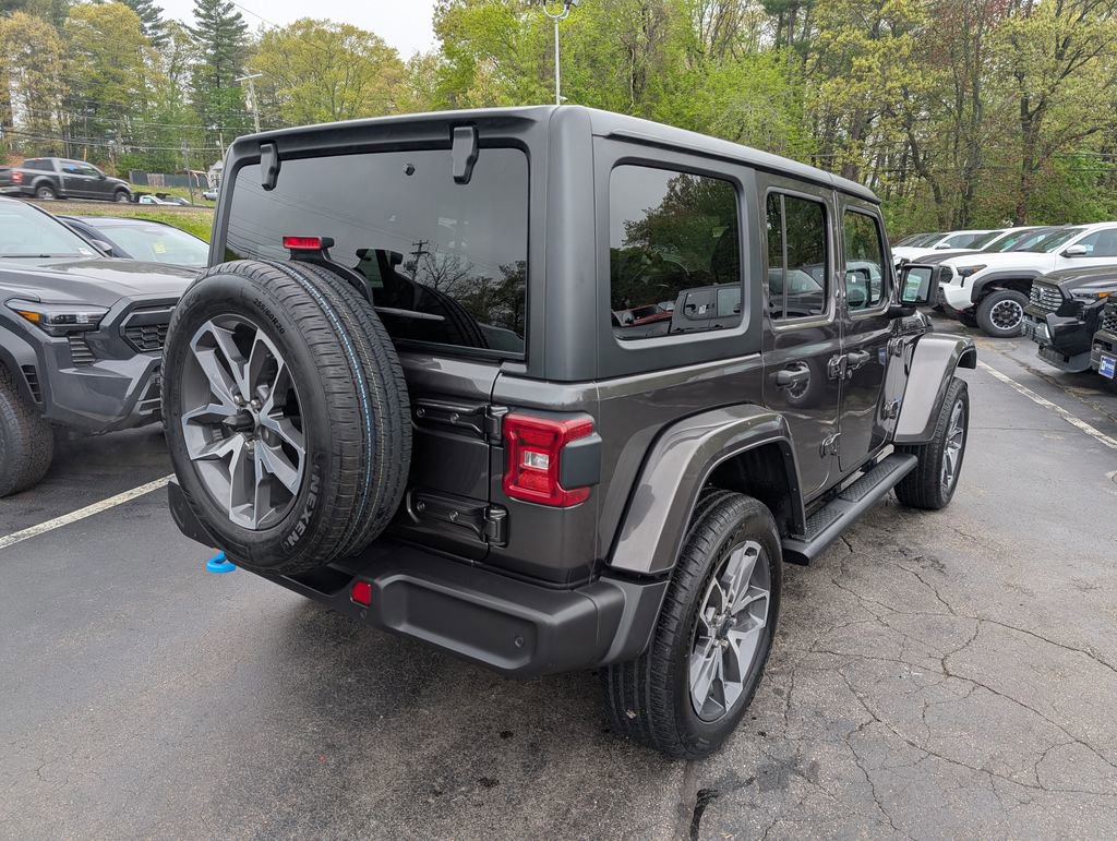 Used 2024 Jeep Wrangler Unlimited w/ Convenience Group AWD/4WD image 7