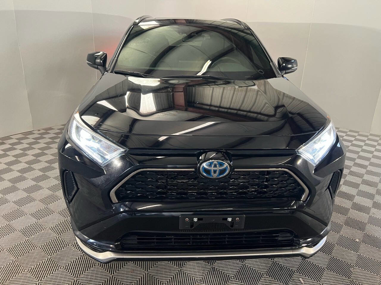 Used 2021 Toyota RAV4 SE AWD/4WD image 3