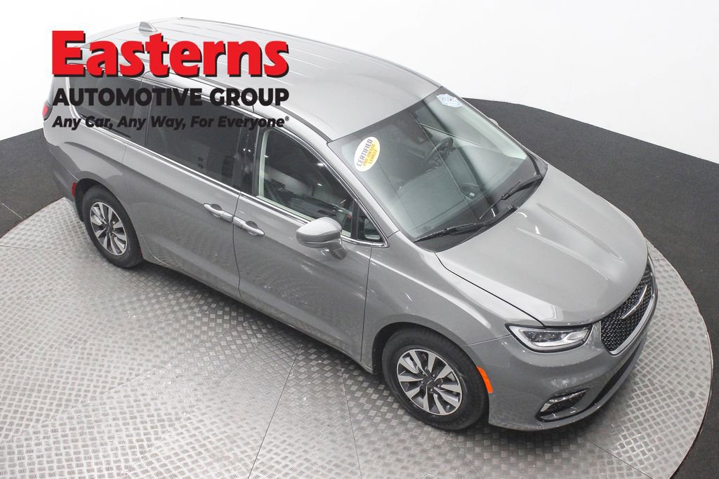 Used 2022 Chrysler Pacifica Touring-L image 3