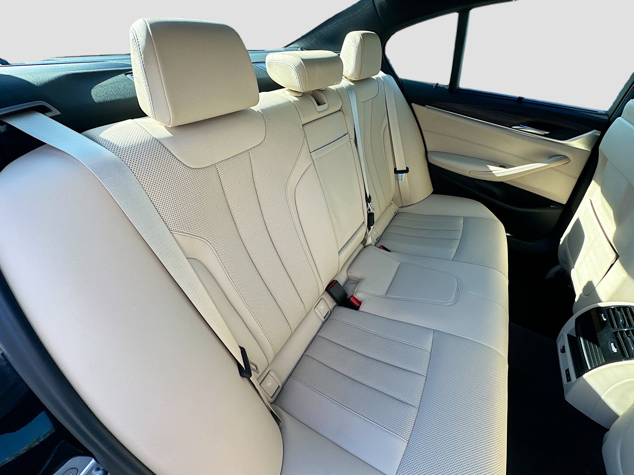 Used 2022 BMW 530i w/ Convenience Package image 30