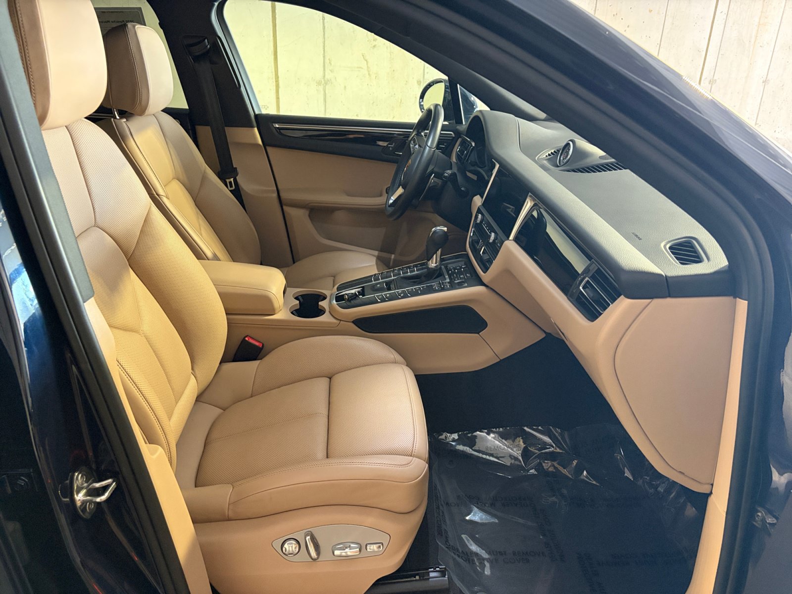 Certified 2020 Porsche Macan S AWD/4WD image 22