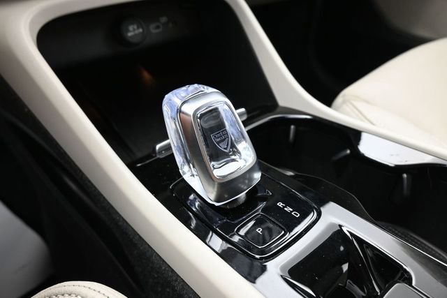 Used 2023 Volvo XC40 B5 Plus w/ Protection Package Premier AWD/4WD image 12
