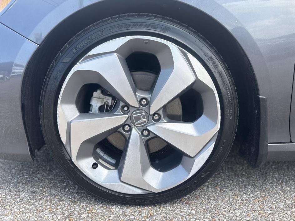 Used 2018 Honda Accord Touring image 12