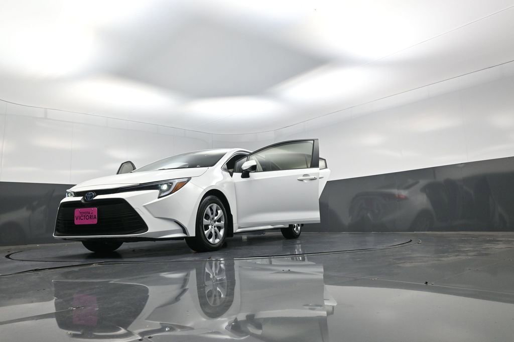 Used 2025 Toyota Corolla LE image 27